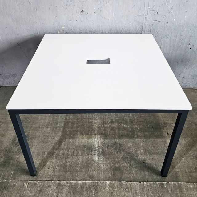 Bàn cụm 2 120x120cm hệ UConcept chân sắt lắp ráp HBUC013