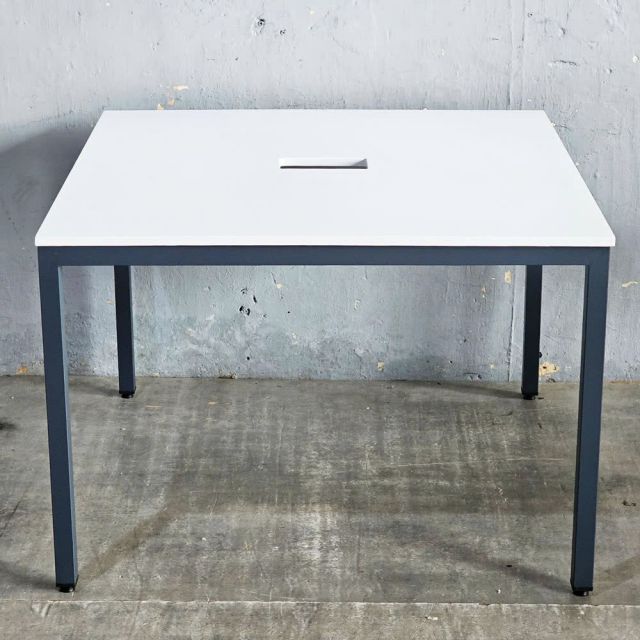 Bàn cụm 2 120x120cm hệ UConcept chân sắt lắp ráp HBUC013