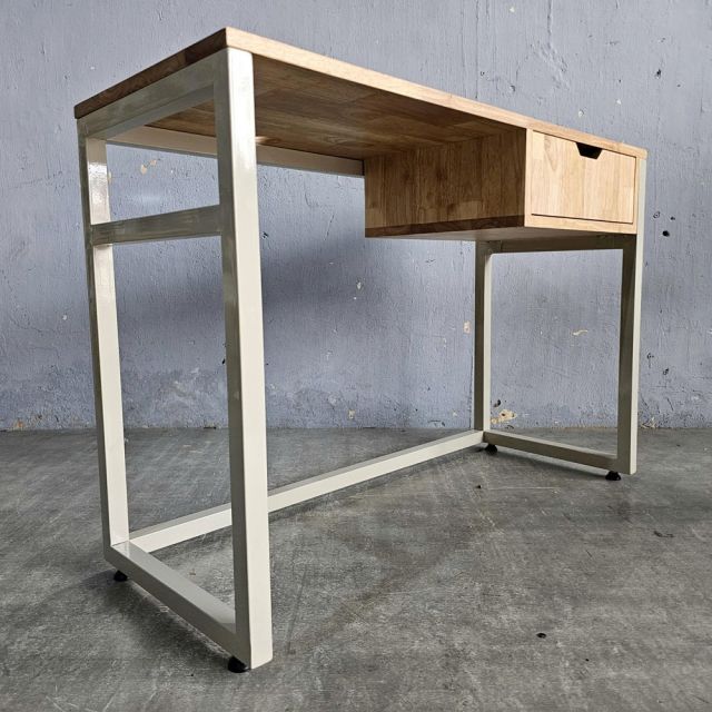 Bàn học trẻ em 100x60x66cm gỗ cao su PSD045