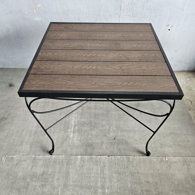 Bàn ngoài trời vuông 90x90cm gỗ nhựa vân nổi 3D BNT014