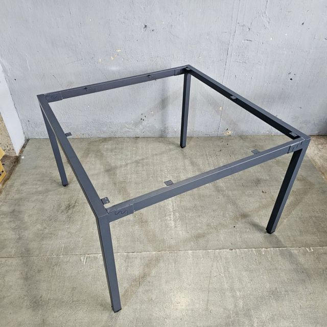 Chân sắt lắp ráp cho bàn 110x110cm sơn tĩnh điện HCUC030