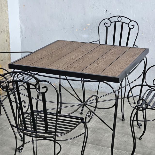 Combo bàn ngoài trời và 4 ghế sắt CBNT019