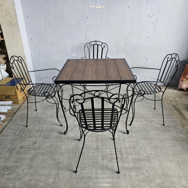 Combo bàn ngoài trời và 4 ghế sắt CBNT019