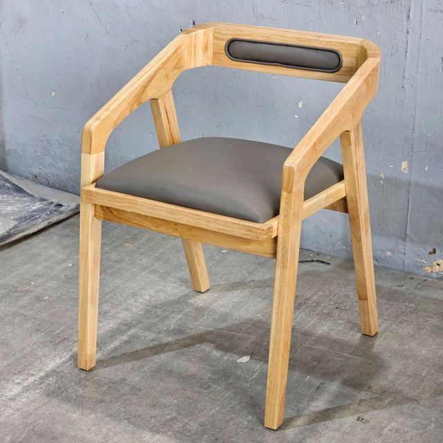 Ghế Kantana nệm bọc da Si gỗ cao su GA68043