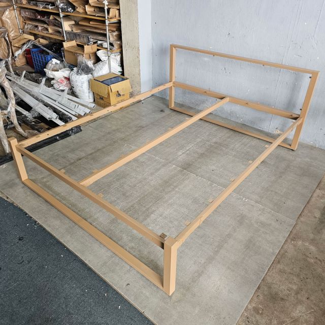 Giường ngủ gỗ cao su khung sắt lắp ráp GN68028