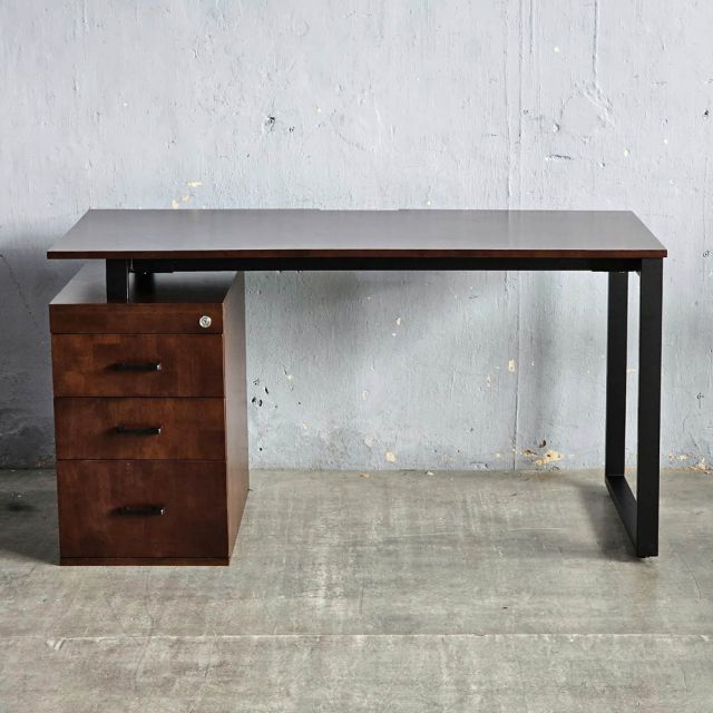 Bàn làm việc chân gác tủ 140x60cm gỗ cao su hệ Rectang HBRT093