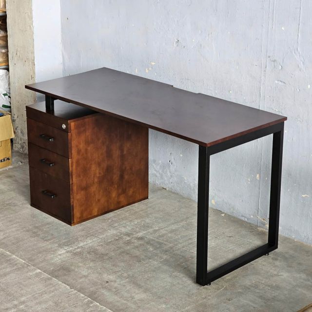 Bàn làm việc chân gác tủ 140x60cm gỗ cao su hệ Rectang HBRT093