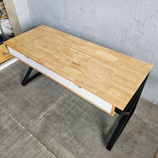 Bàn làm việc có ngăn kéo 150x60cm gỗ cao su chân chữ K BD68166