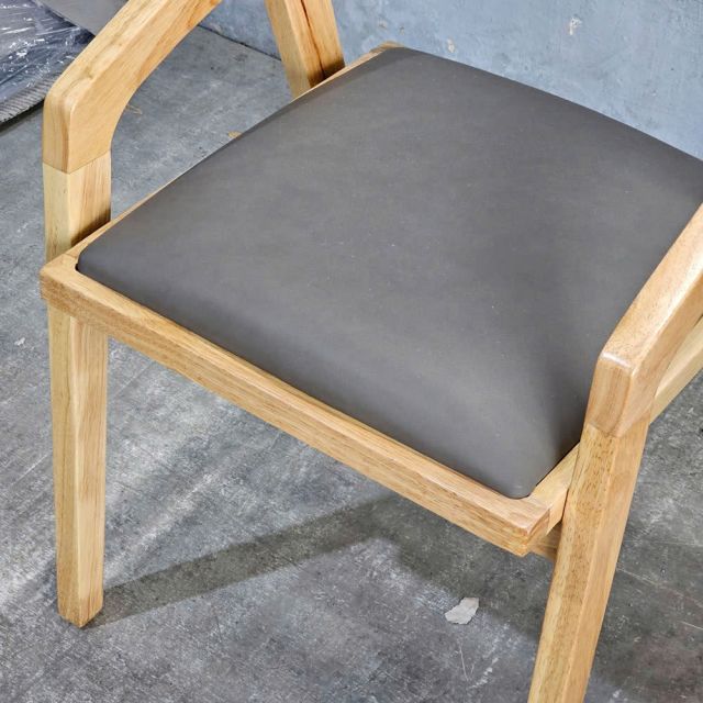 Ghế Kantana nệm bọc da Si gỗ cao su GA68043