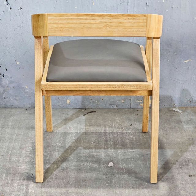 Ghế Kantana nệm bọc da Si gỗ cao su GA68043