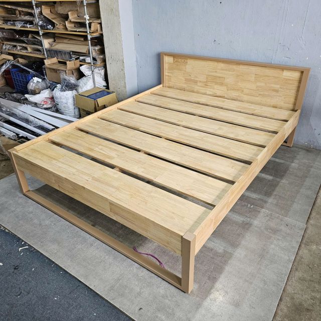 Giường ngủ gỗ cao su khung sắt lắp ráp GN68028