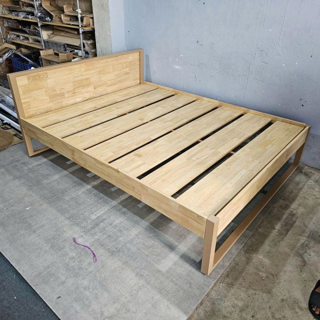 Giường ngủ gỗ cao su khung sắt lắp ráp GN68028