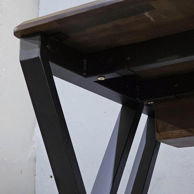 Bàn có hộp điện 120x60cm gỗ tràm ZD027