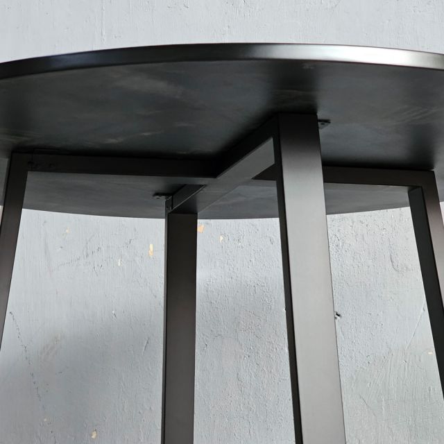 Bàn hình tròn sơn màu trắng