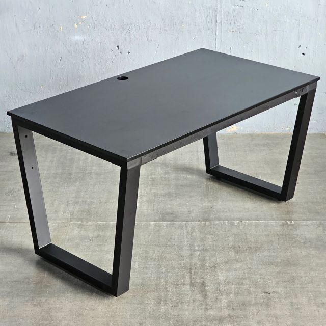 Bàn giám đốc 140x80cm gỗ cao su BGD68081