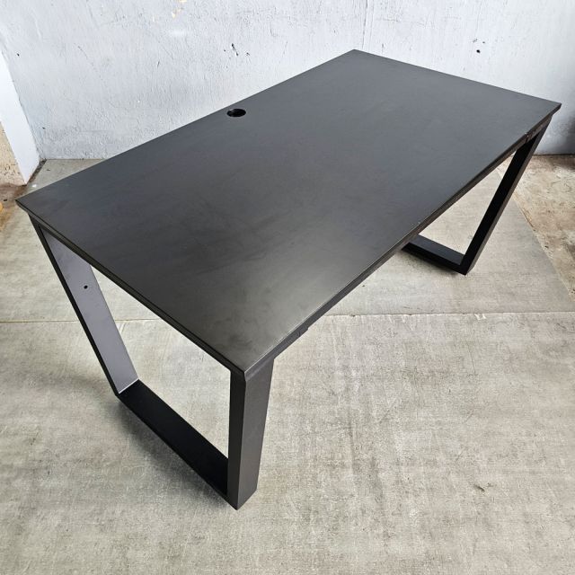 Bàn giám đốc 140x80cm gỗ cao su BGD68081