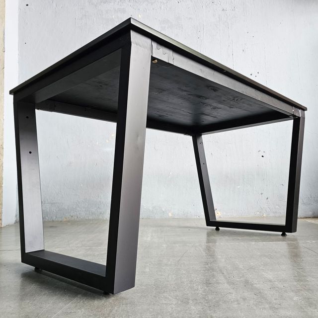 Bàn giám đốc 140x80cm gỗ cao su BGD68081