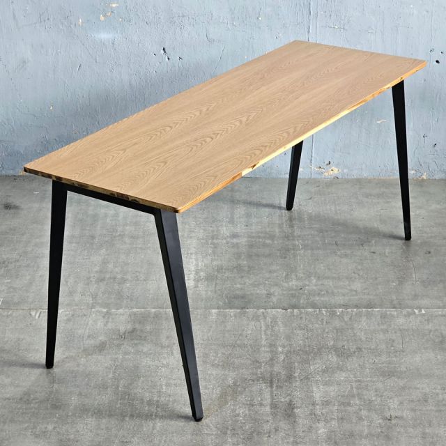 Bàn làm việc 140x60cm gỗ otim phủ veneer sồi HBDI015