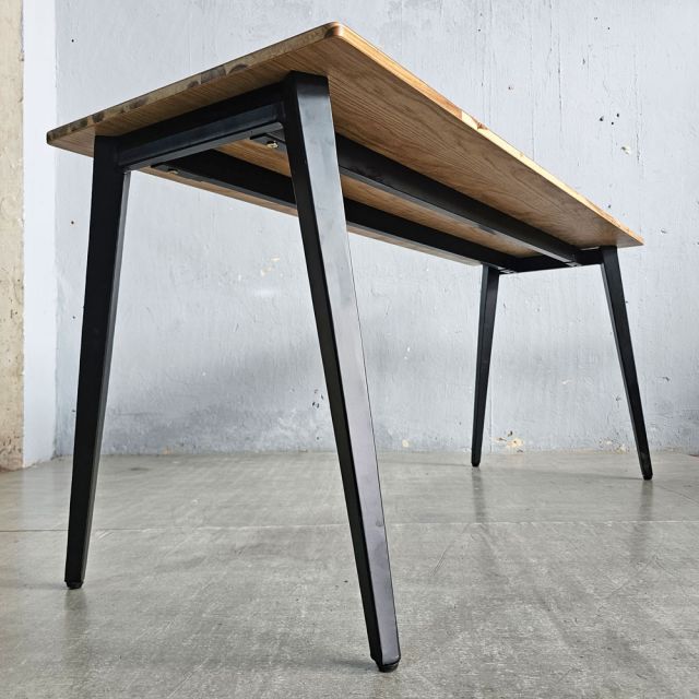 Bàn làm việc 140x60cm gỗ otim phủ veneer sồi HBDI015