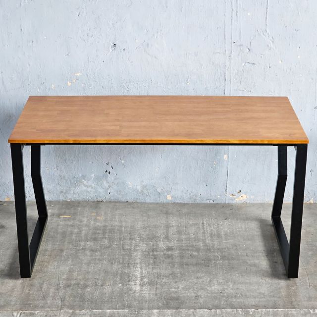 HBMC005 - Bàn làm việc 140x70 MConcept chân sắt lắp ráp