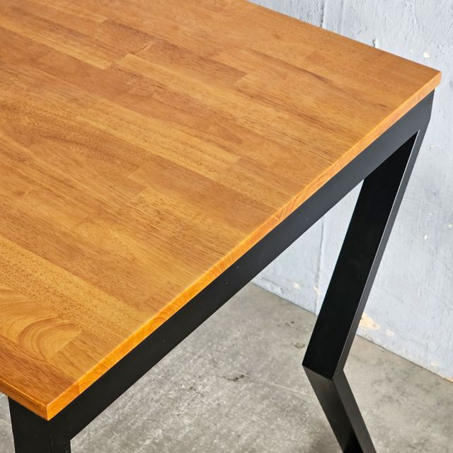 HBMC005 - Bàn làm việc 140x70 MConcept chân sắt lắp ráp