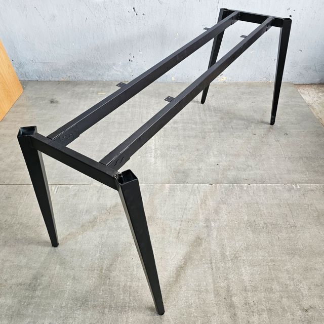 Chân sắt lắp ráp cho bàn 140x60cm hệ Tứ Giác Côn CBHD003