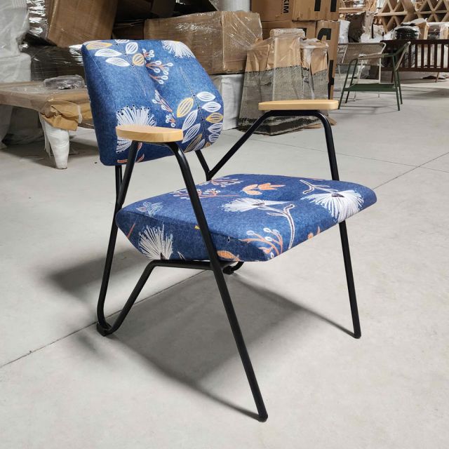 Ghế tựa thư giãn Cooper nệm bọc vải họa tiết khung sắt GSK057