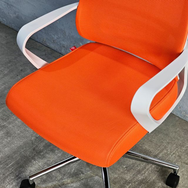 Ghế lưới văn phòng chân xoay khung trắng M1102T