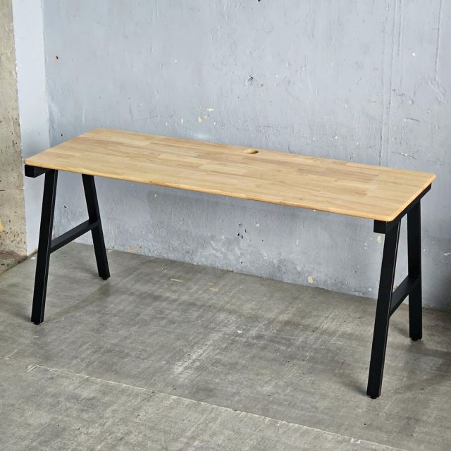 Bàn làm việc 160x60cm gỗ cao su chân sắt Aconcept HBAC026