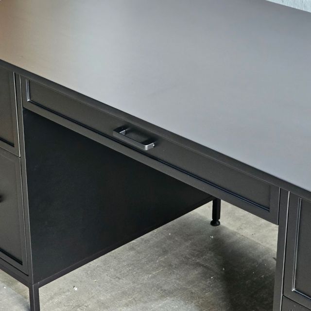 Bàn giám đốc 160x80cm chân bàn kết hợp tủ gỗ cao su BGD68052