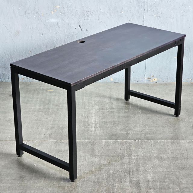 Bàn làm việc 140x60cm gỗ cao su hệ URA HBUR002