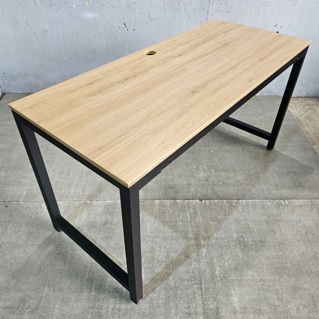 Bàn làm việc 140x60cm gỗ plywood hệ URA HBUR012