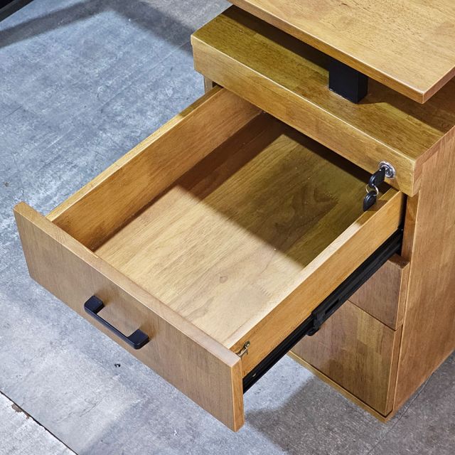 Bàn làm việc chân gác tủ 140x60cm gỗ cao su hệ Rectang HBRT093