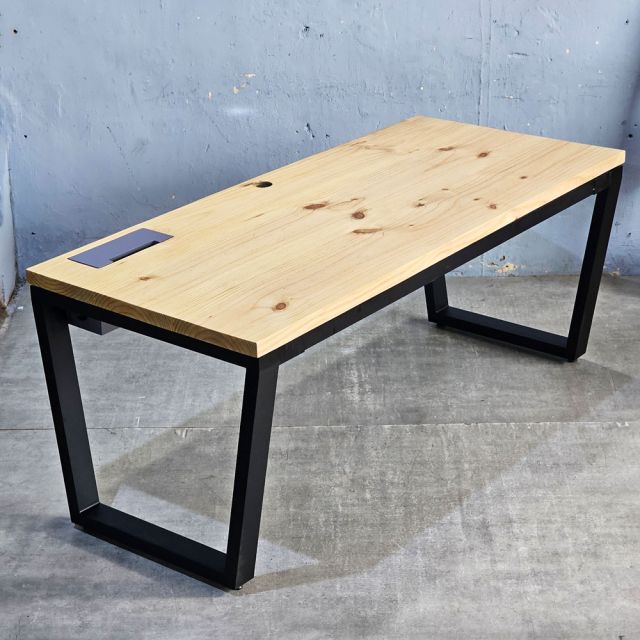 Bàn làm việc có hộp điện 180x80cm gỗ thông ZD030