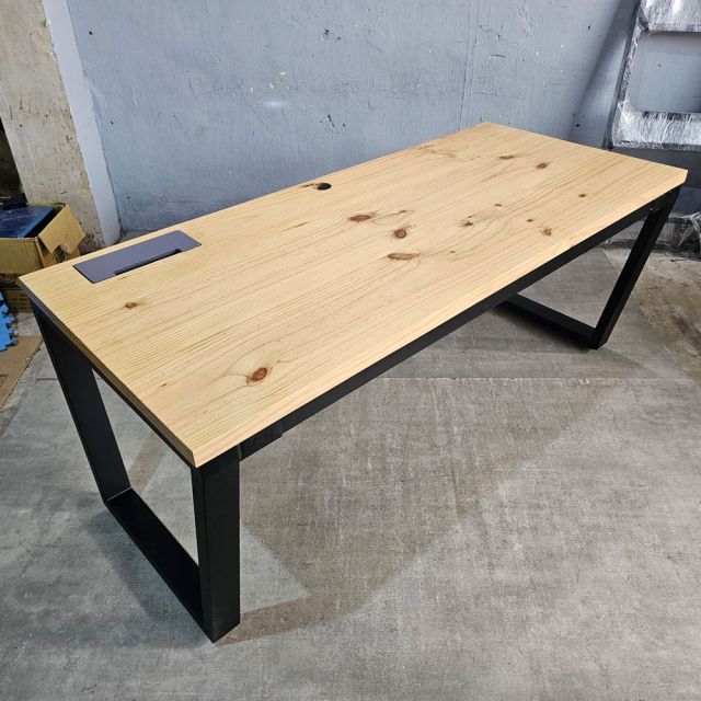 Bàn làm việc có hộp điện 180x80cm gỗ thông ZD030