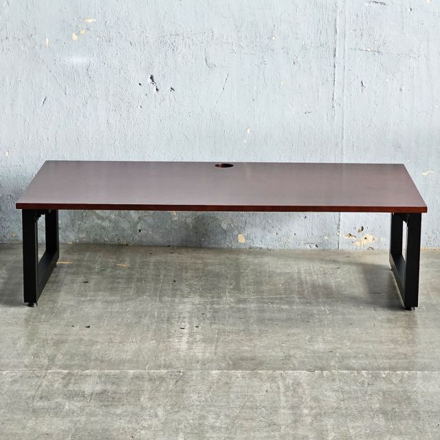 Mặt bàn màu gỗ nâu lau