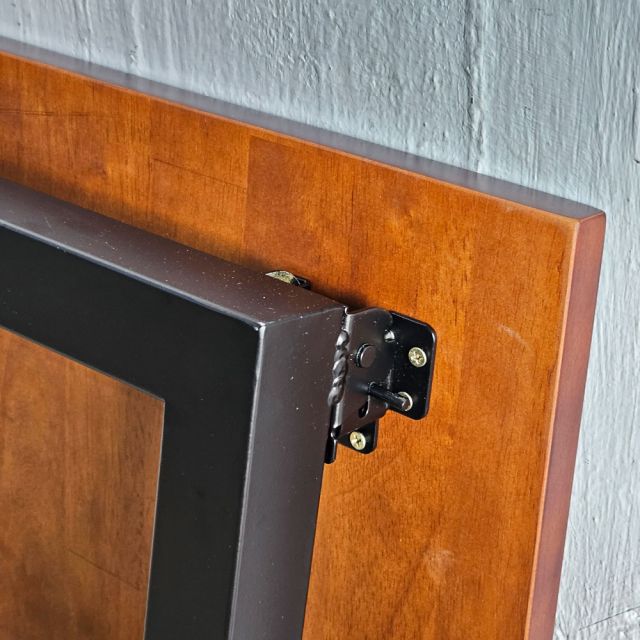 Mặt bàn màu gỗ nâu lau