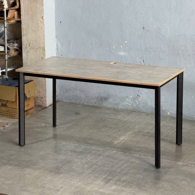 Bàn làm việc 140x60cm gỗ Plywood phủ melamin chân sắt Oval HBOV034