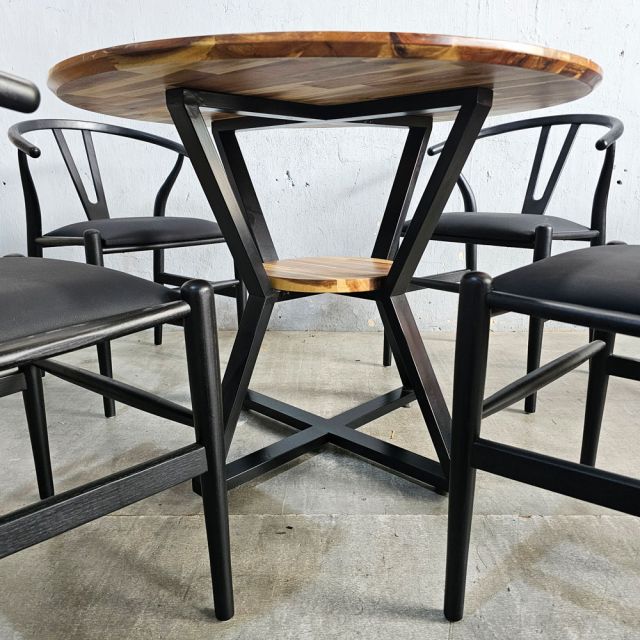 Combo bộ bàn ăn tròn và 4 ghế Wishbon gỗ BBA226