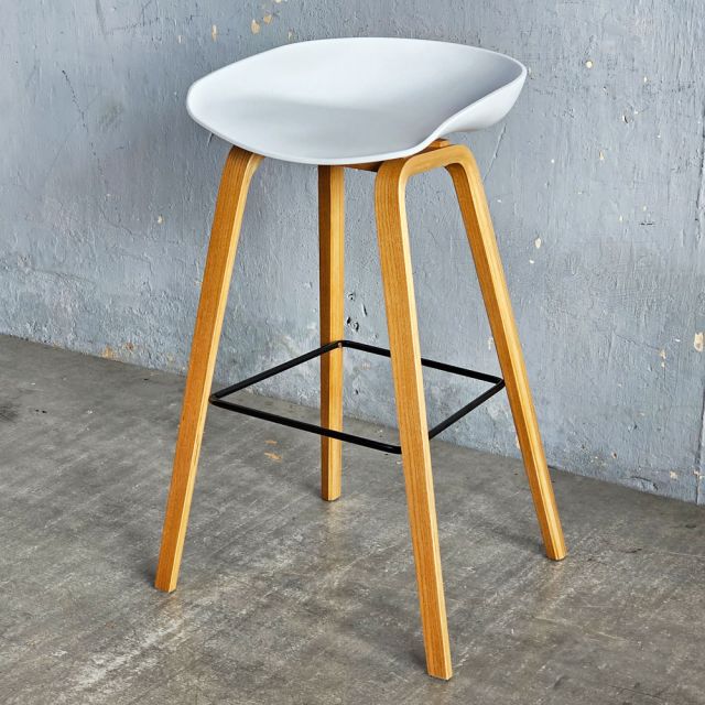 Ghế quầy bar mặt nhựa chân gỗ sồi cao cấp HOGCF68016