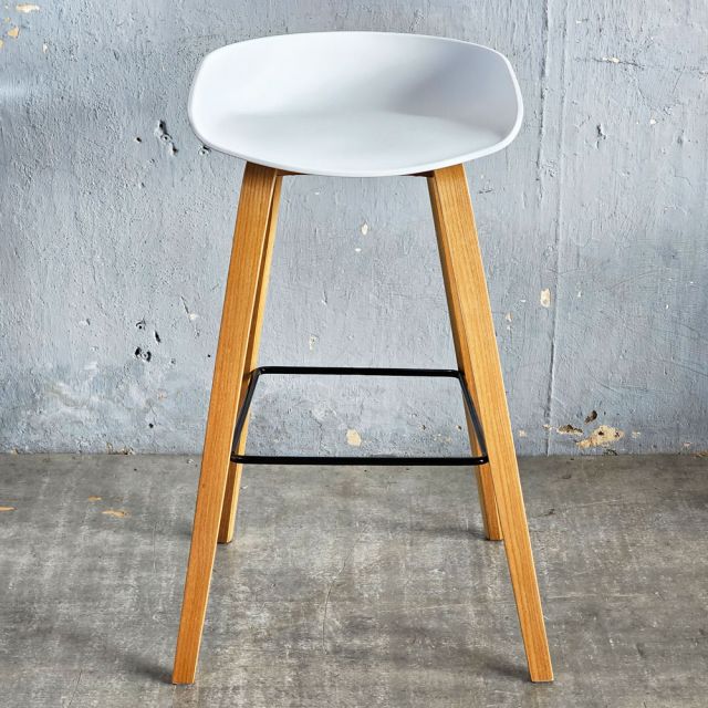 Ghế quầy bar mặt nhựa chân gỗ sồi cao cấp HOGCF68016