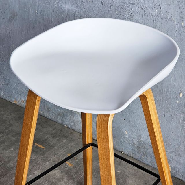 Ghế quầy bar mặt nhựa chân gỗ sồi cao cấp HOGCF68016