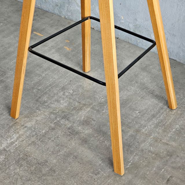 Ghế quầy bar mặt nhựa chân gỗ sồi cao cấp HOGCF68016