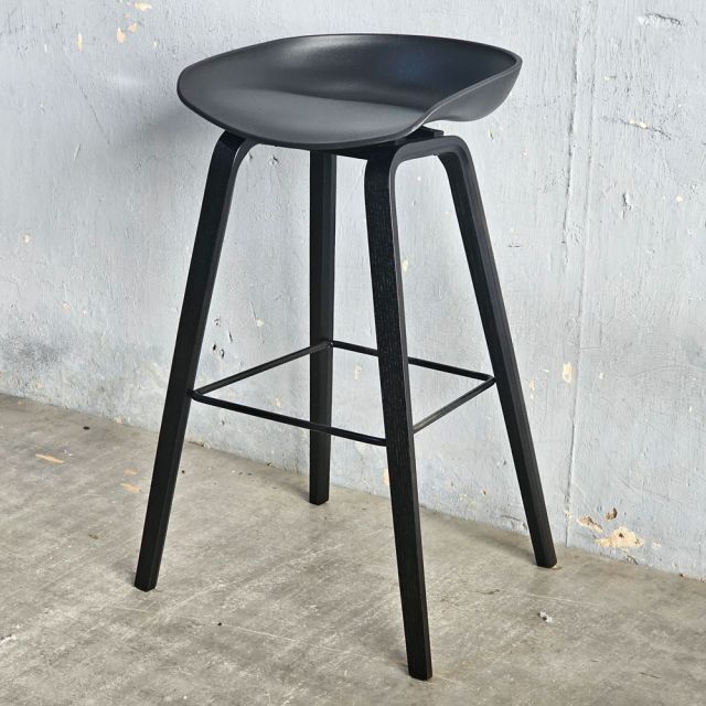 Ghế quầy bar mặt nhựa chân gỗ sồi GBAK017