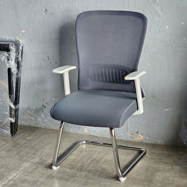 Ghế chân quỳ lưng lưới nệm bọc vải HOM1101-T03