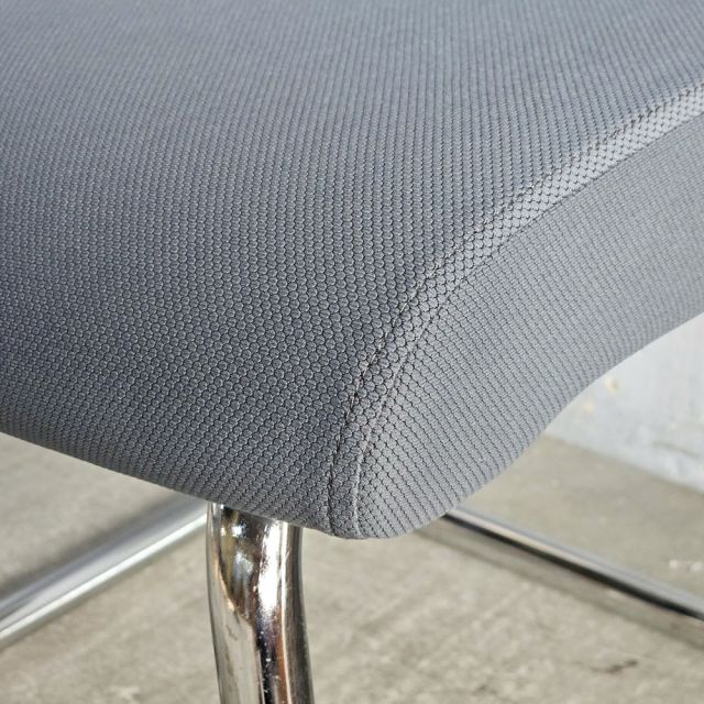 Ghế chân quỳ lưng lưới nệm bọc vải HOM1101-T03