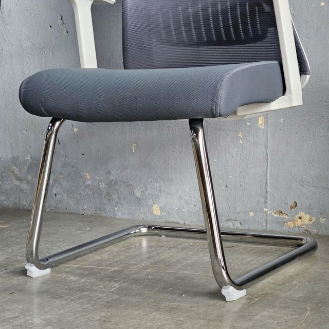 Ghế chân quỳ lưng lưới nệm bọc vải HOM1101-T03