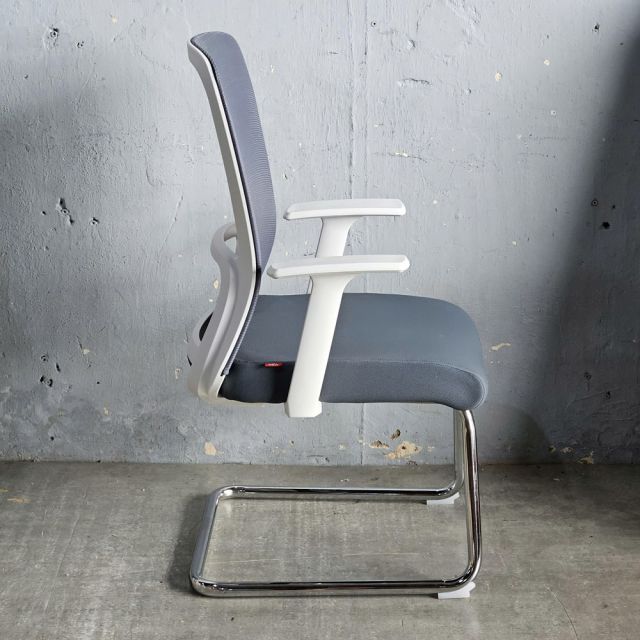 Ghế chân quỳ lưng lưới nệm bọc vải HOM1101-T03