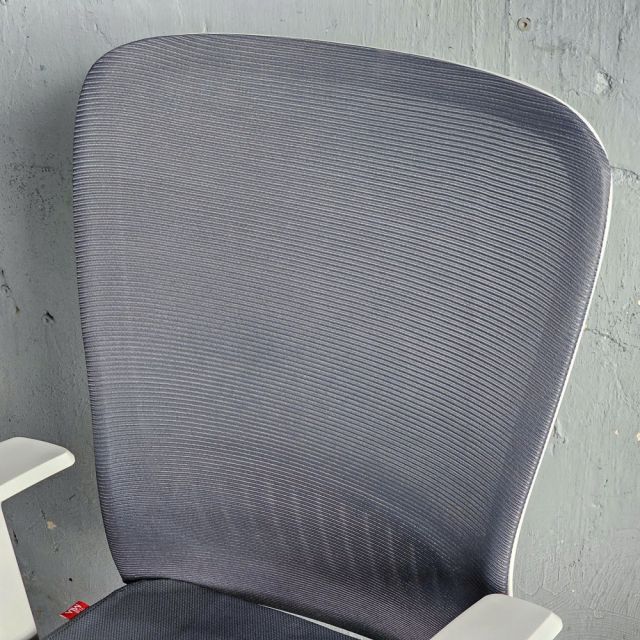 Ghế chân quỳ lưng lưới nệm bọc vải HOM1101-T03