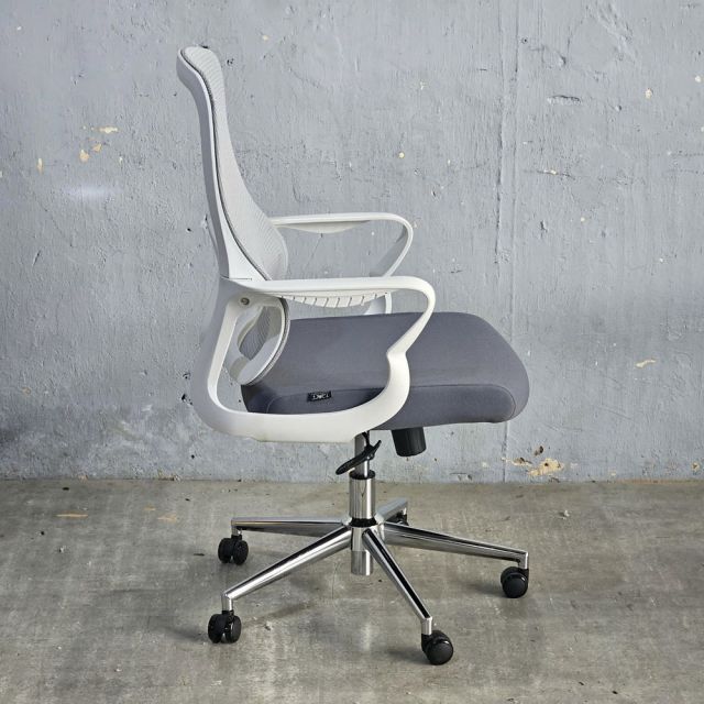 Ghế xoay văn phòng lưng lưới nệm bọc vải GAK824